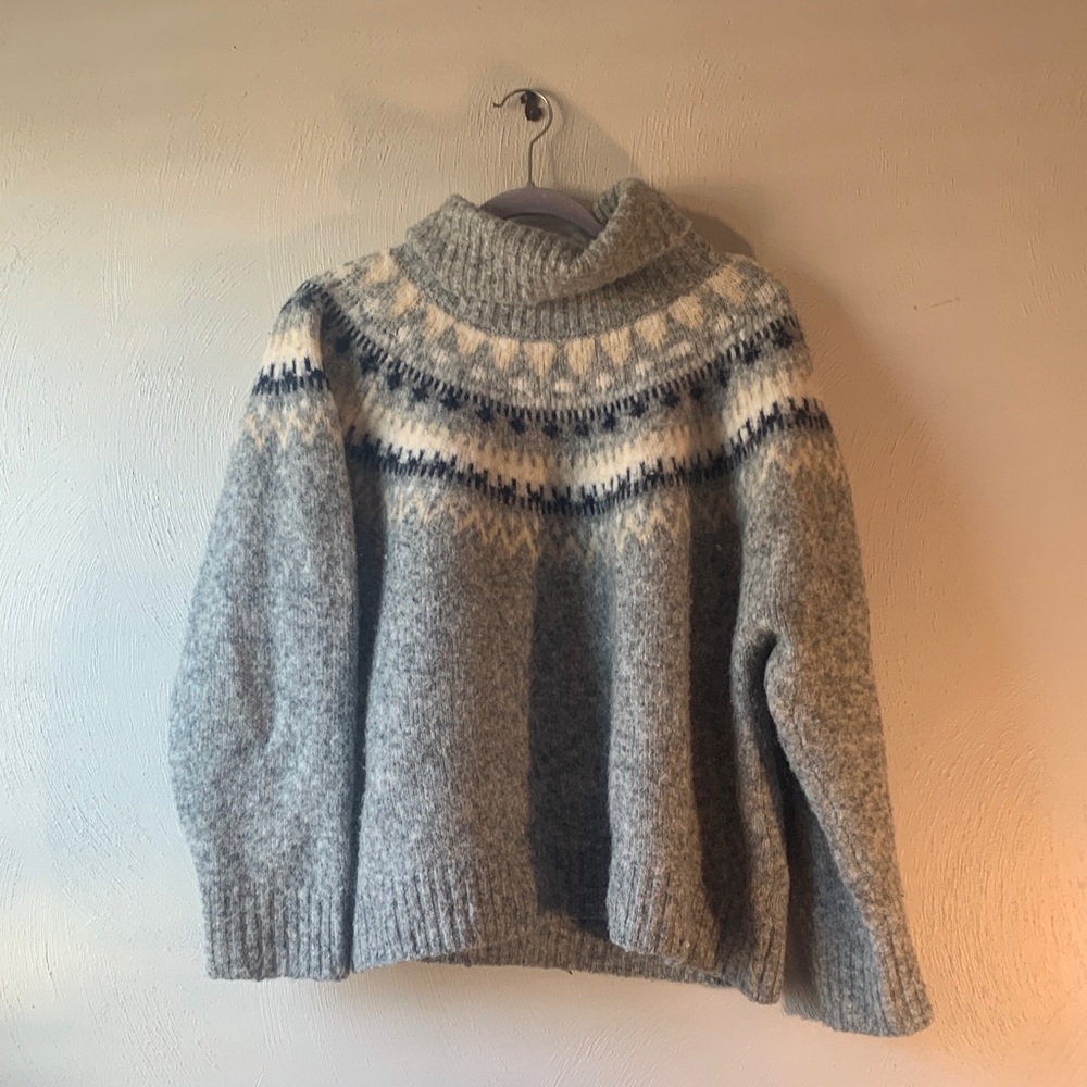 H&M Gray and Cream Turtleneck Sweater